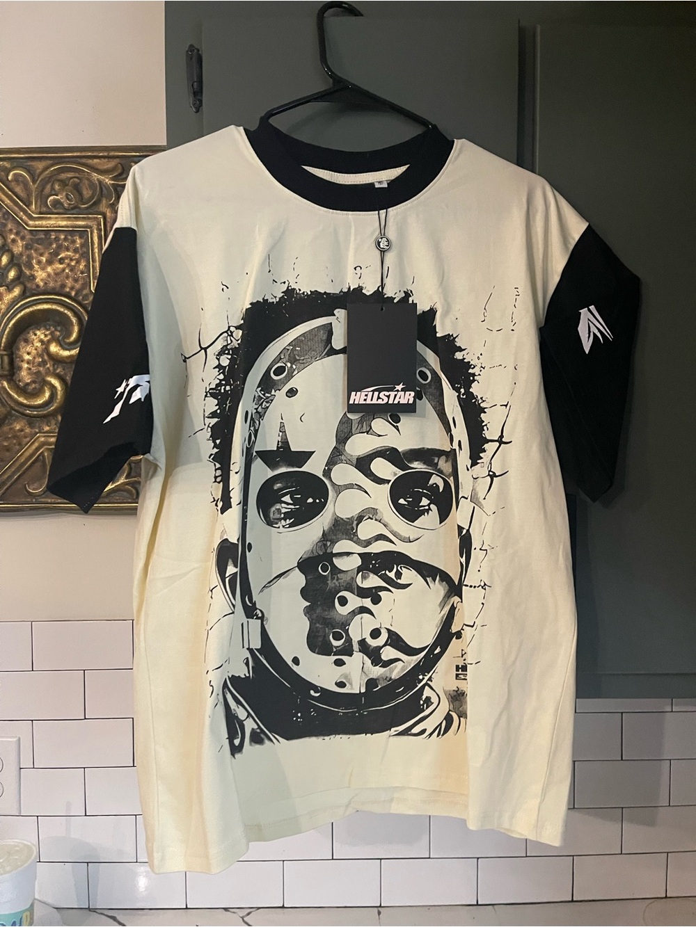 Men’s Graphic Design Tee Size S.
